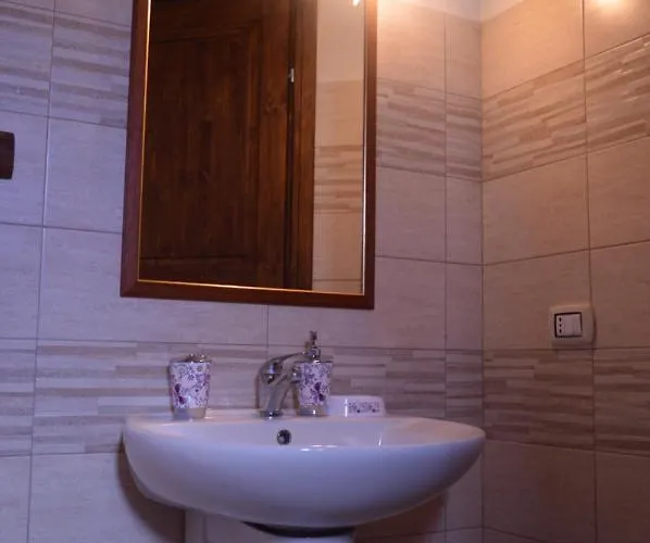 Alojamento de Acomodação e Pequeno-almoço Vin E Turn 3*